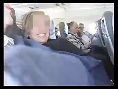 בייביסיטר שחרחורת נמשכת ולוקחת צפייה ישירה סקס את הזין הגדול שלה