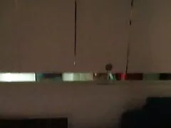 בלונדינית סקסית חולקת צפייה ישירה סקס את בנות הזוג האסייתיות והברונטיות הקטנות שלה