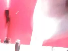 אחות חורגת מתפשטת ומתחילה למצוץ את הזין צפיה ישירה פורנו של האחים החורגים