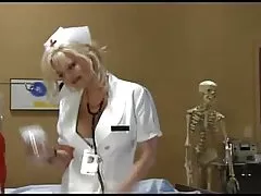 תפסתי את אחותי החורגת סרטי סקס צפיה ישירה חינם סקרלט סקי וקלרה טריניטי מגבשות ארנב פסחא