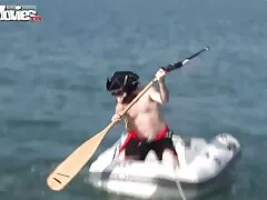 מילף חזה בוגד בבעל ורוכב על זין של בחורים צעירים יותר פורנו לצפייה חינם